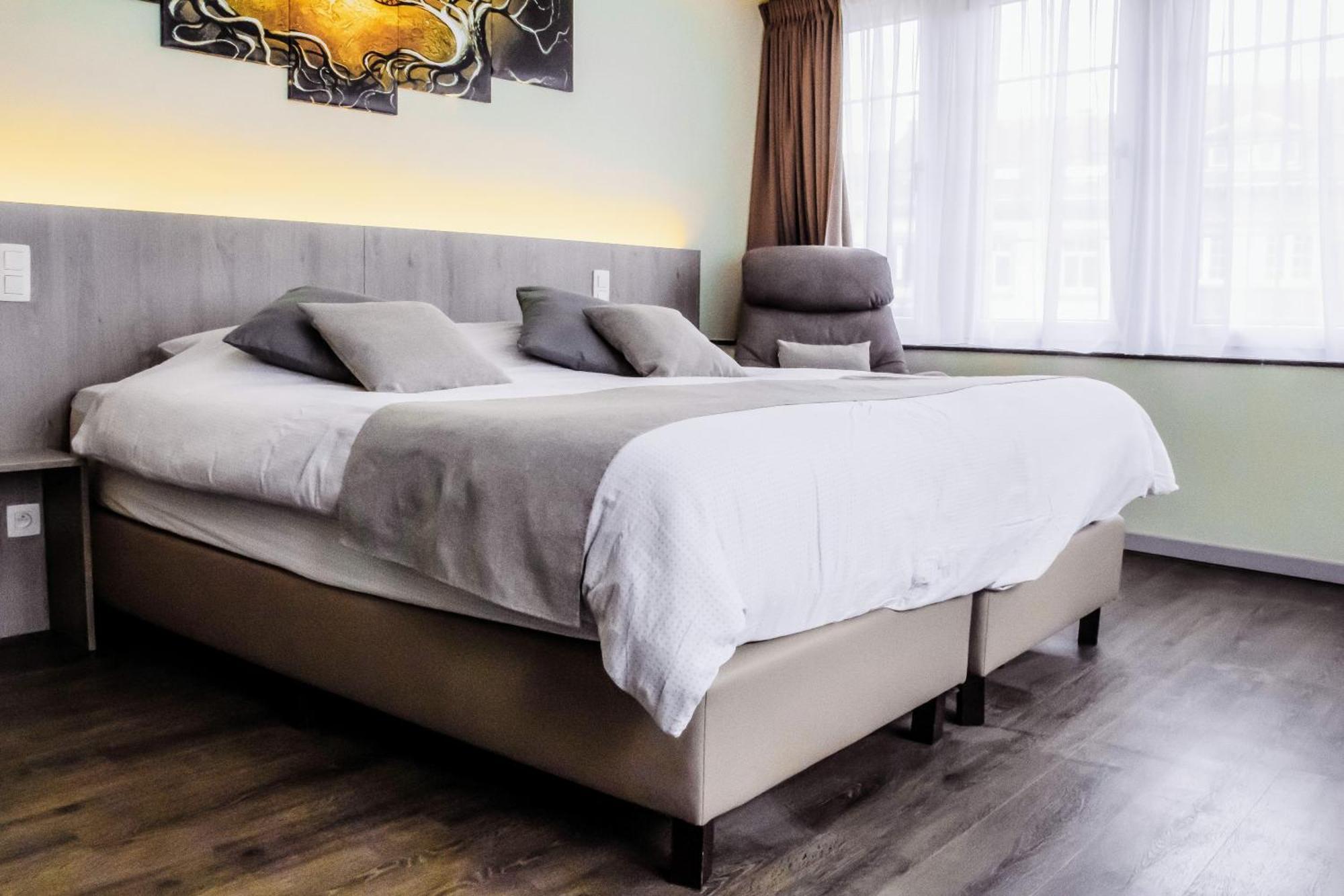 Hotel Des Postes Houffalize Bagian luar foto