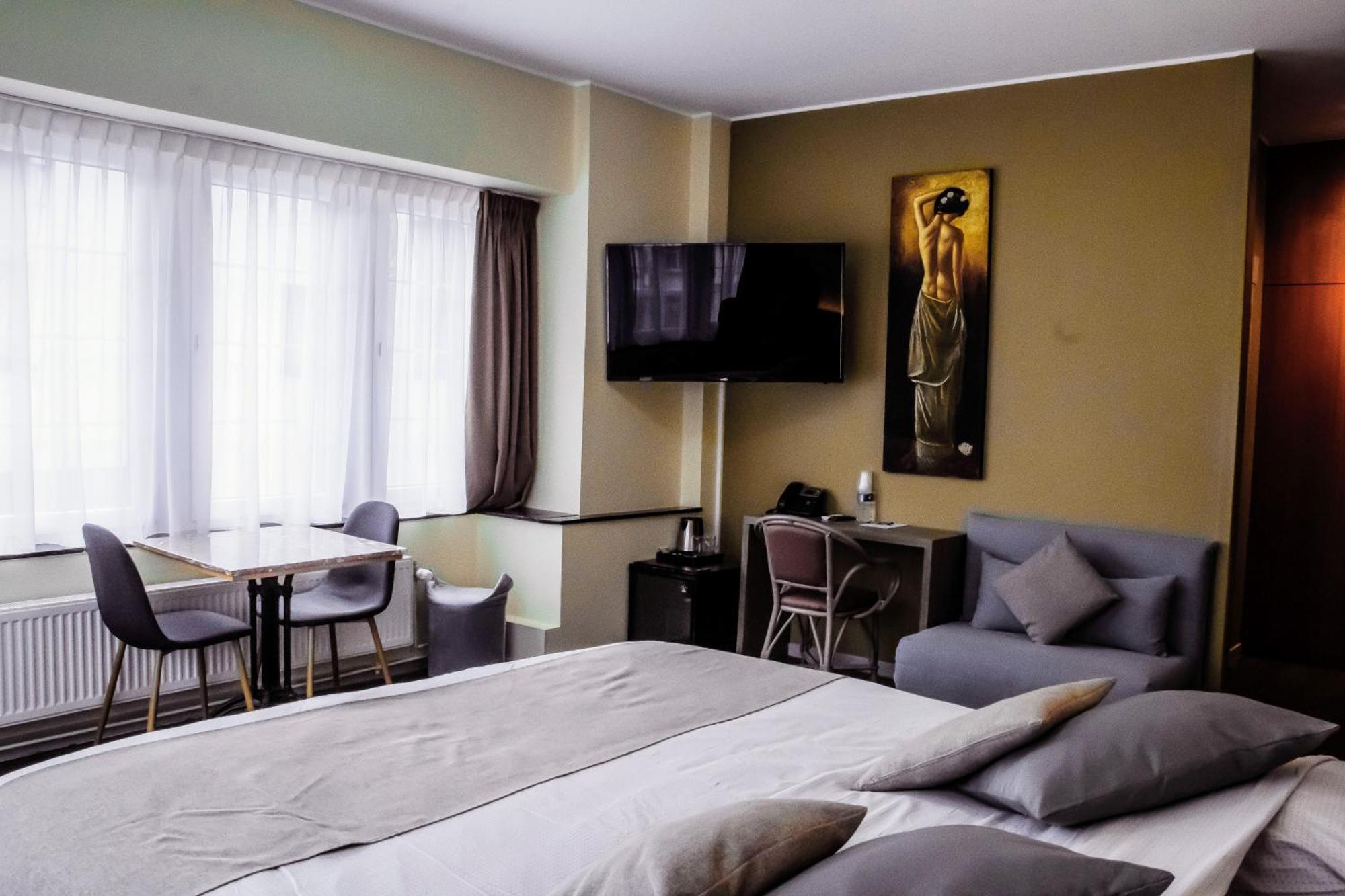 Hotel Des Postes Houffalize Bagian luar foto
