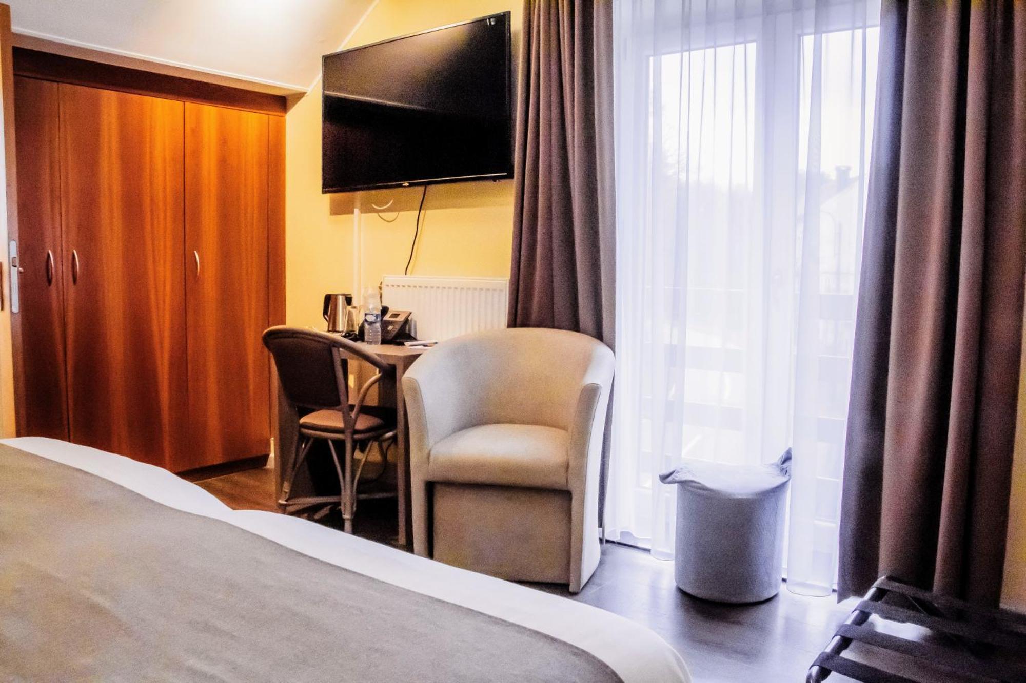 Hotel Des Postes Houffalize Bagian luar foto