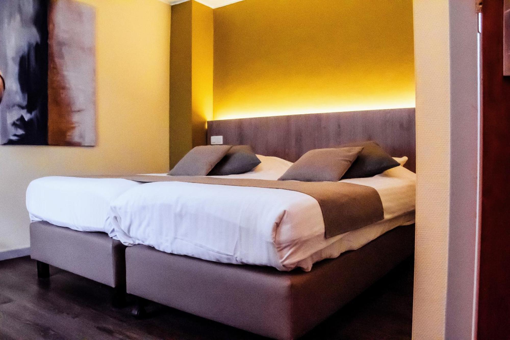 Hotel Des Postes Houffalize Bagian luar foto